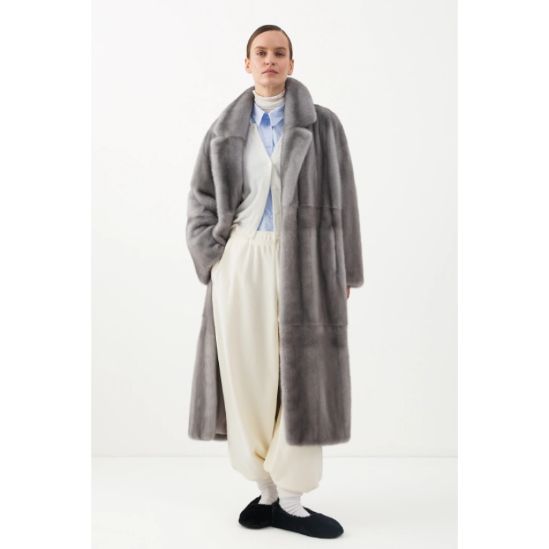 Класична шуба з фінської норки в натуральному кольорі Сапфір